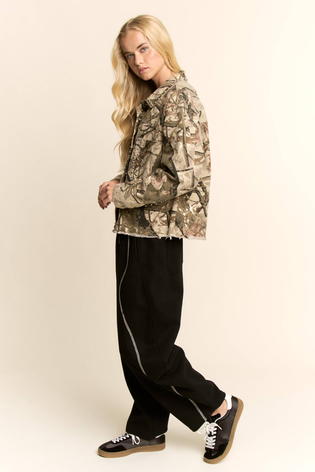 REAL TREE CAMO DENIM JACKET STUD POCKET FRONT