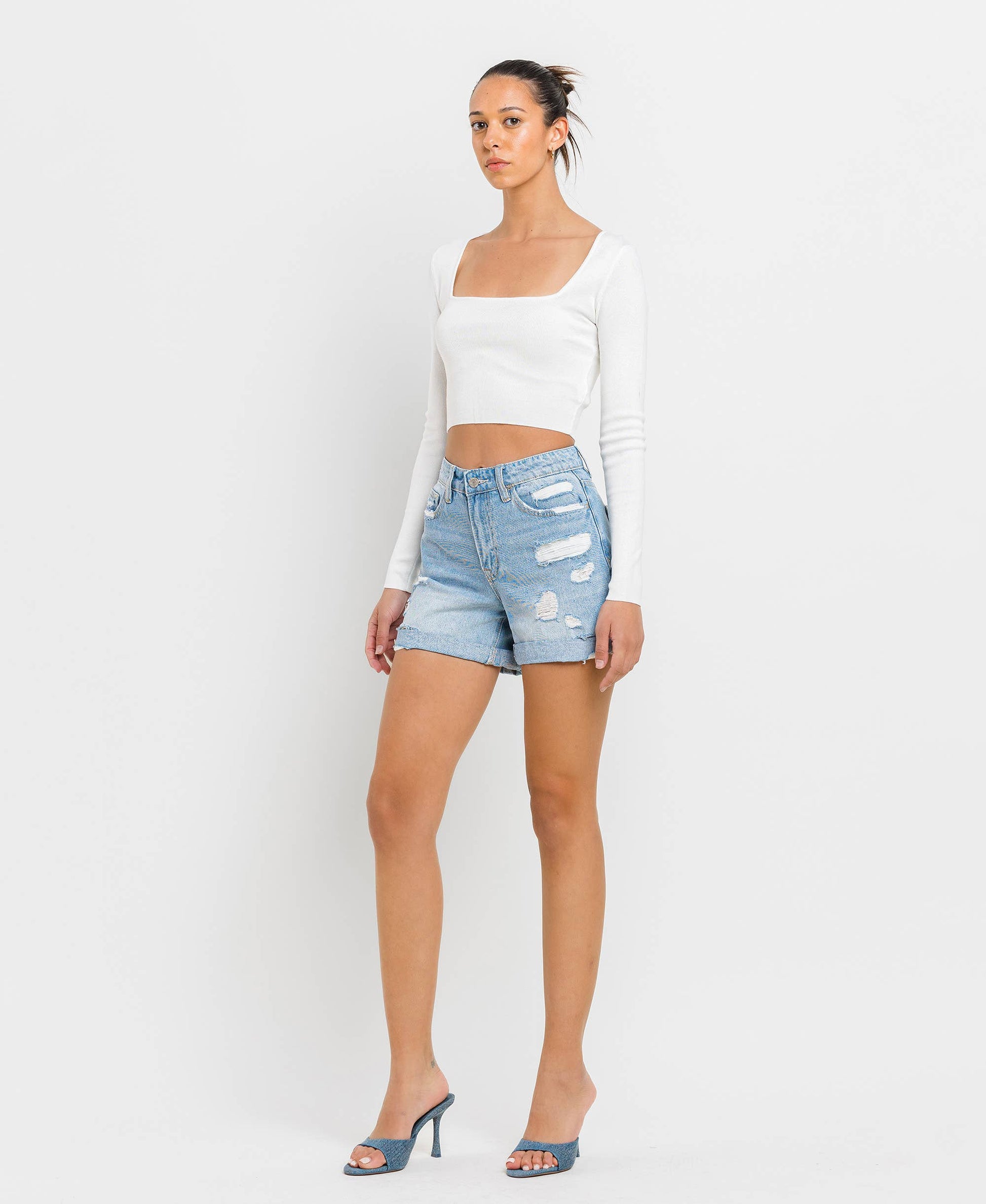 MID RISE DOUBLE CUFFED BOYFRIEND SHORTS T5197