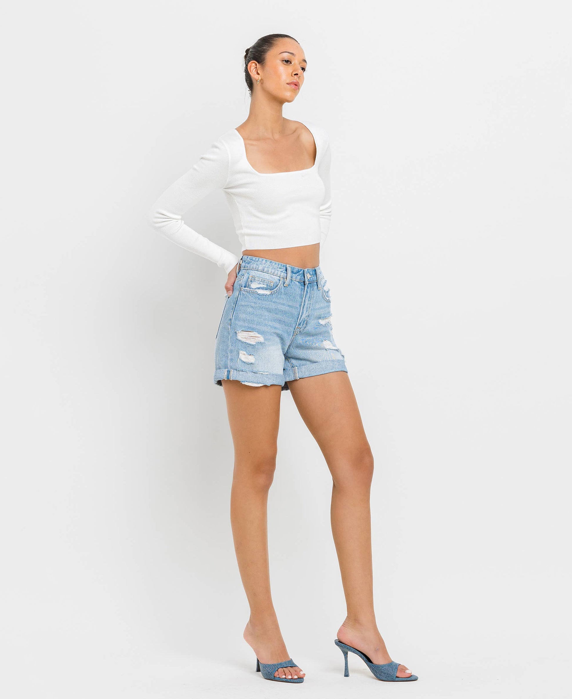 MID RISE DOUBLE CUFFED BOYFRIEND SHORTS T5197