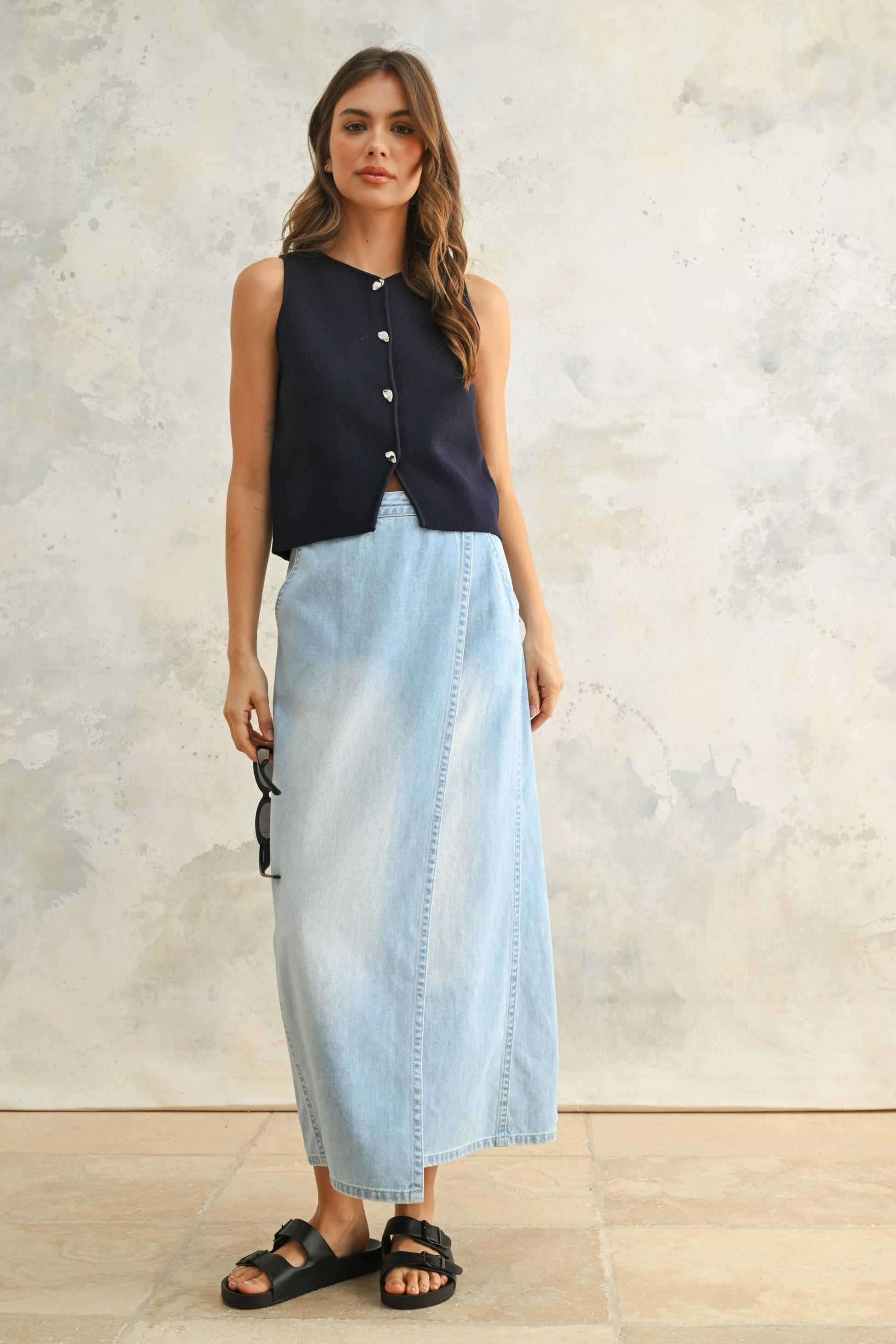 METAL BUTTON DETAIL KNIT VEST